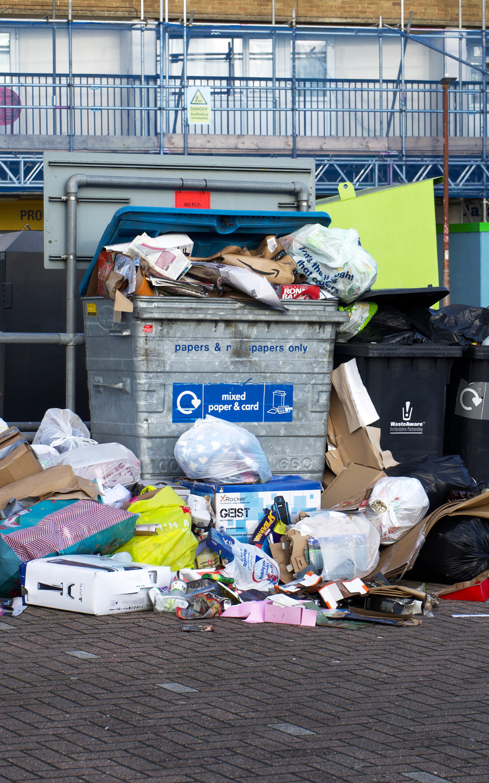 Overflowing rubbish nuisance
